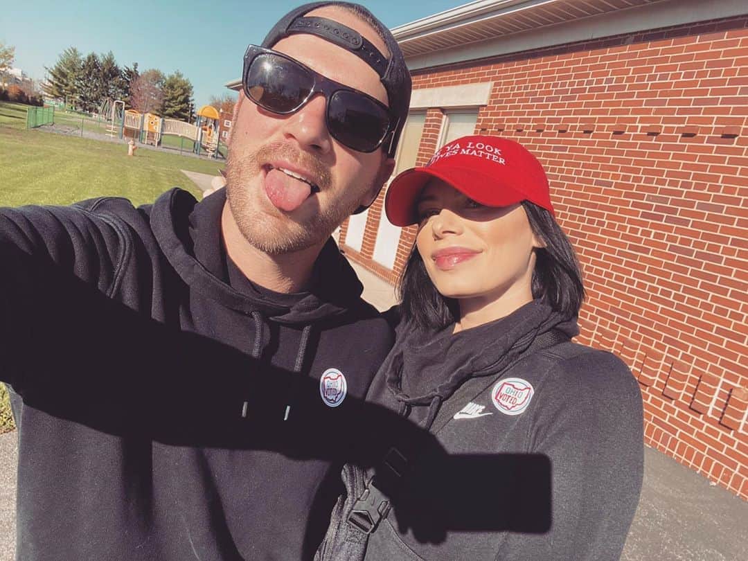 のインスタグラム：「We did it! Make sure you do your part and go #vote!」