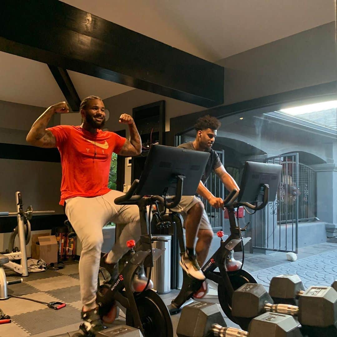 ゲームのインスタグラム：「We up early motivated by my bro @alextoussaint25 #peloton」