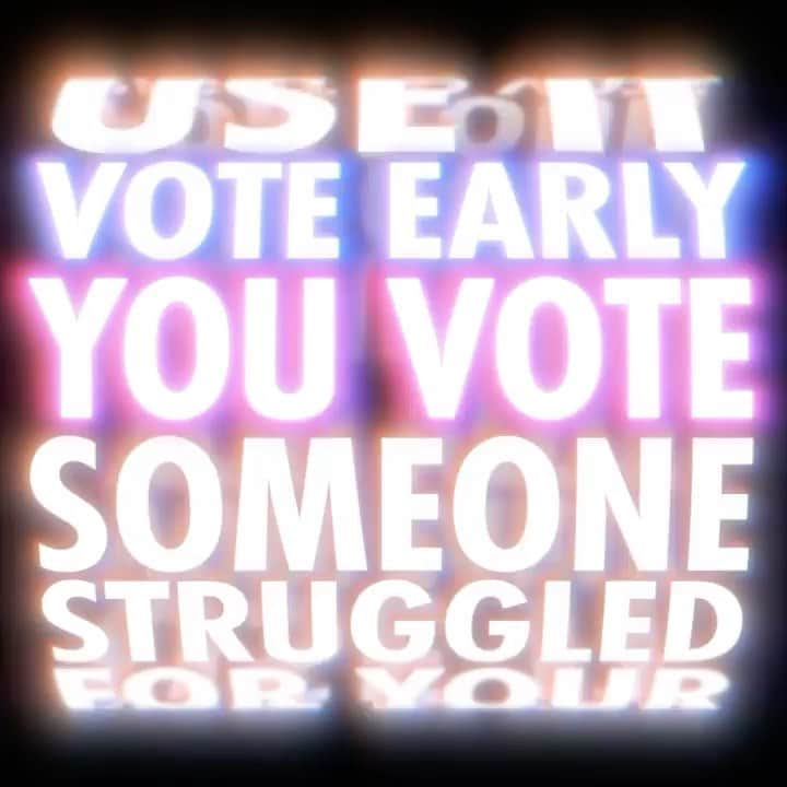 のインスタグラム：「I didn’t vote for a Democrat or a Republican. I voted for character, decency, justice, TRUTH and TRUST in the leader of our nation. I voted for a President that believes in goodness, who will protect the morals and values of this country, and not betray them. I voted for a land of opportunity, regardless of where you come from or what you look like. I voted for someone that believes families belong together and children should be in schools, not cages. I voted for real leadership and a belief in the America I want to see.   Right now, our votes mean more than they ever have before. We have a choice to swear someone into office who believes in us; we have a choice to elect a leader that follows the science and values the lives of the American people. This is our chance to be a part of history, to be the generation that creates real and lasting change, but that change only happens if we show up and make our voices heard by casting our ballots.   I voted for someone who is not in it for himself, but is in it for every one of us. Someone who doesn’t take pleasure in dividing us, but one who works hard to bring us together. That’s why I voted for @JoeBiden and @KamalaHarris.    If you haven’t already voted, confirm your polling location, check what IDs you need to bring, and make sure your voice is heard! For more information about voting in your area, head to iwillvote.com! #TodosConBiden #BidenHarris」