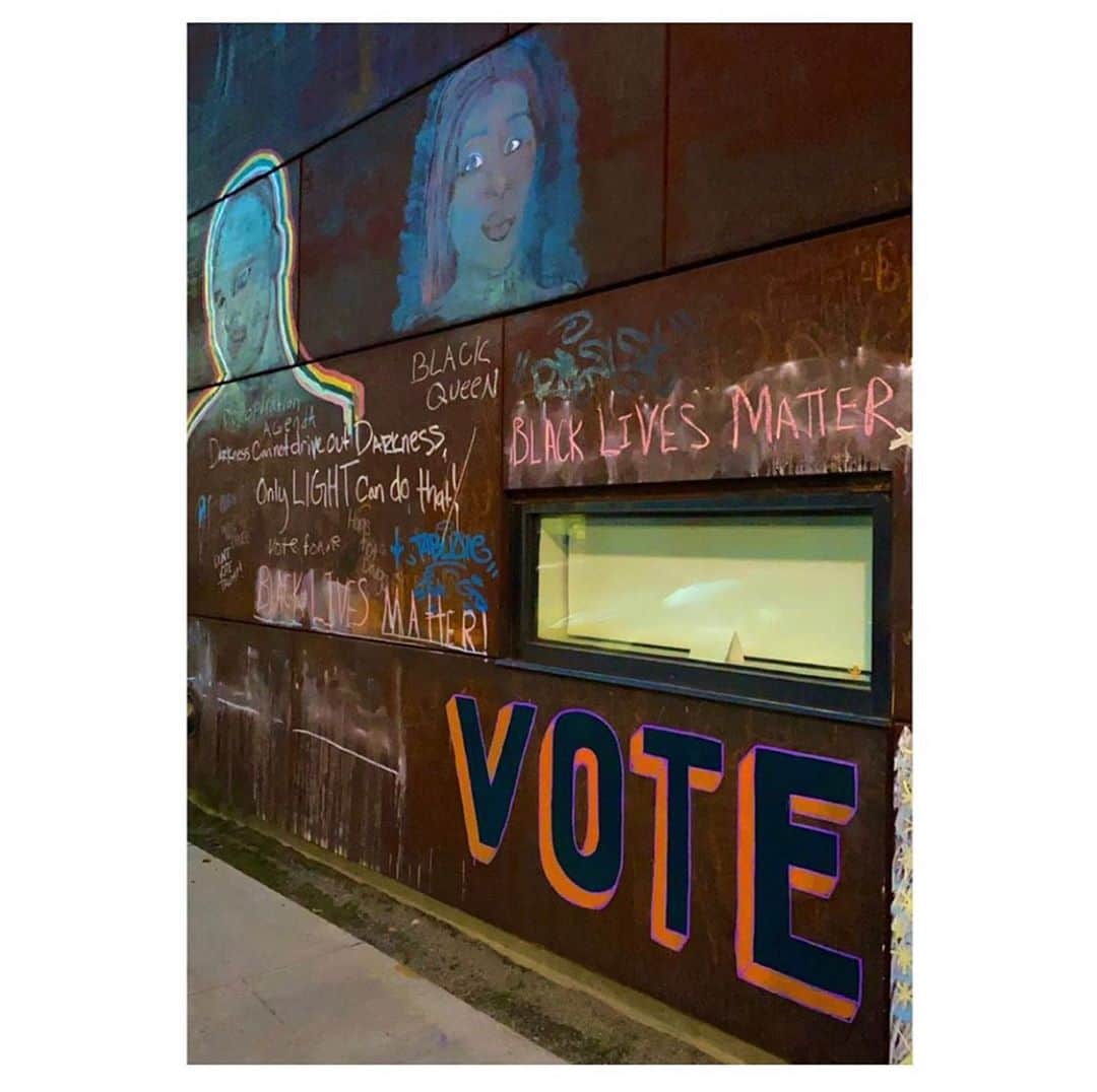シャンテル・ヴァンサンテンのインスタグラム：「Today is THE day if you haven’t already GET OUT & VOTE! I promise your voice and your choice MATTERS!! More resources and info in my stories/bio!! #VoteForChange」