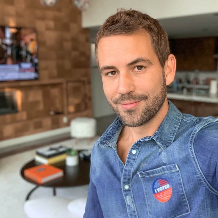 ニック・ビオールのインスタグラム：「Go Vote..then call a friend to tell them you love them. Sending you all love today ❤️」