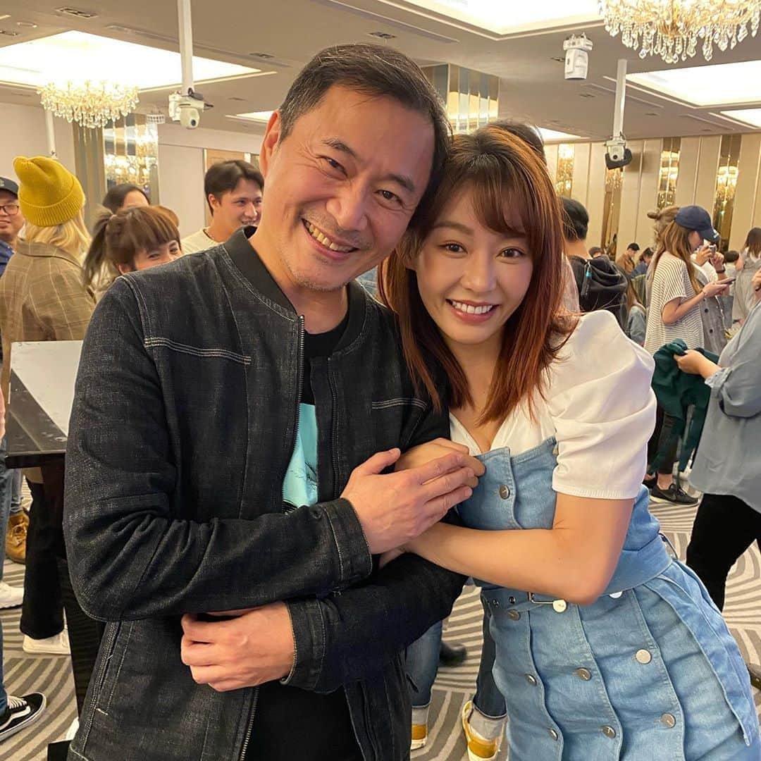 Yuriさんのインスタグラム写真 - (YuriInstagram)「#村里來了個暴走女外科 正式殺青！期待播出～ 謝謝大家照顧「白美惠」，有你們的呵護白美惠才有辦法又白又美又賢慧😳有榮幸參與醫療劇的演出實在與有榮焉！謝謝導演、製片、每個演員還有偉大的工作人員，我們有緣江湖再見✨❤️」11月4日 0時28分 - xx15995