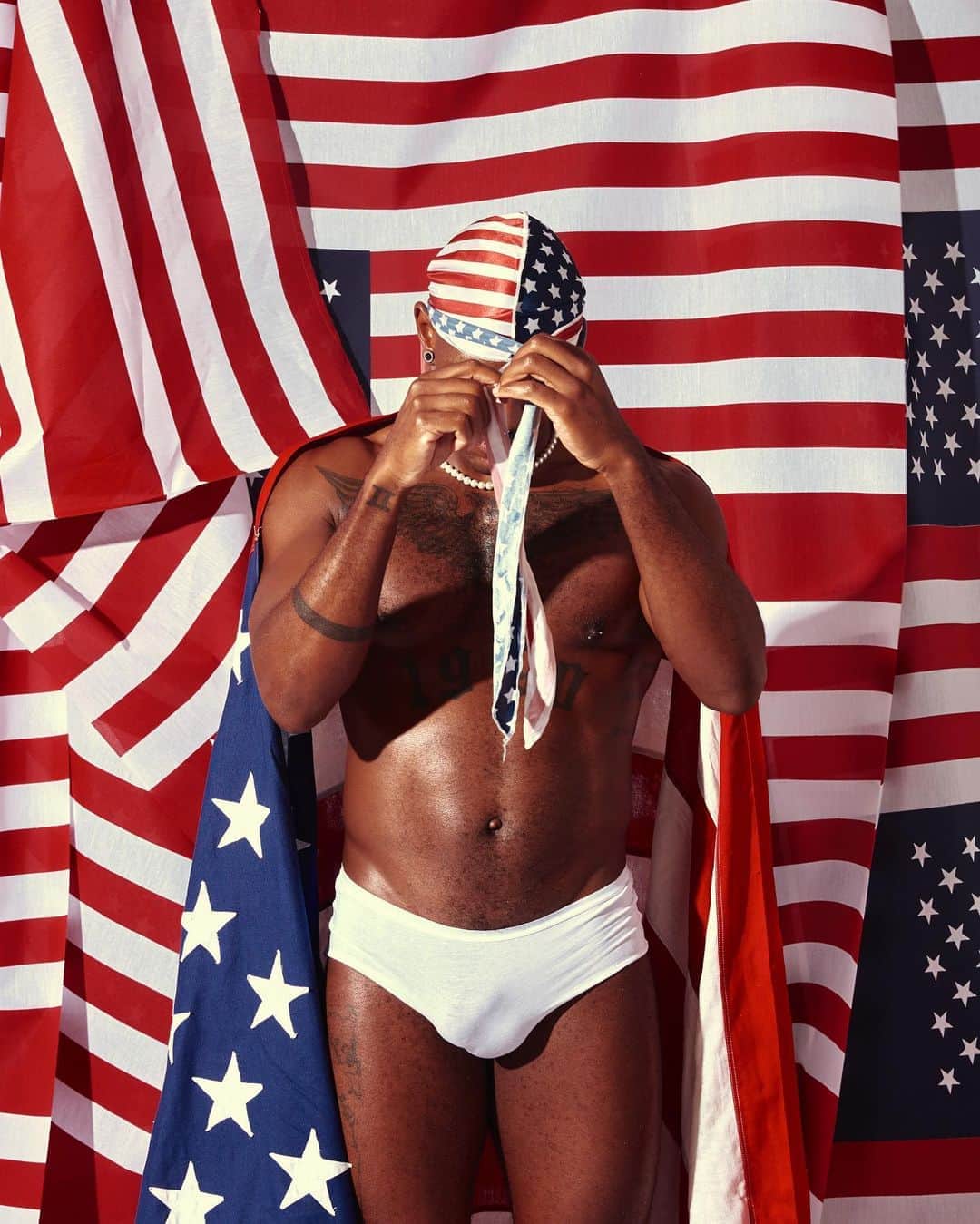 Paul Octaviousのインスタグラム：「Pearls for Kamala   A day to make change is upon us. Symbols need to be taken back that represent us all. Call your friends and family and check up on them, not just the morning after the results. If a friend needs a ride to the polls drive them. Doing something small adds to a large shockwave. Sending love and good energy. 🇺🇸 Photo of @trotterben + @theblaqagenda #pearlsforkamala  #civicduty」