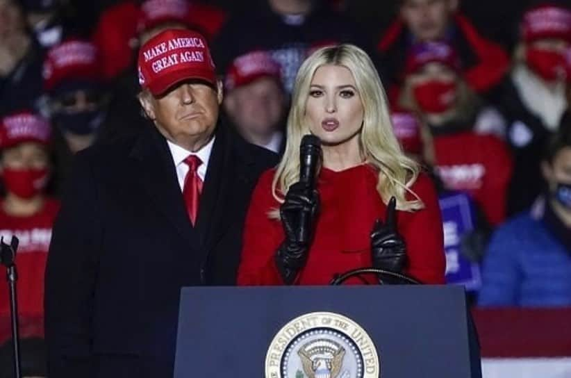 イヴァンカ・トランプさんのインスタグラム写真 - (イヴァンカ・トランプInstagram)「Last rally of the 2020 campaign last night in Michigan!  So proud of my whole family and the incredible campaign team! In recent months we’ve participated in hundreds of rallies across the nation. We left it all on the field fighting for YOU and the future of our great country! Today is the day, so please get out and vote! 🇺🇸🇺🇸🇺🇸 #election2020 #vote #vote2020」11月4日 0時38分 - ivankatrump