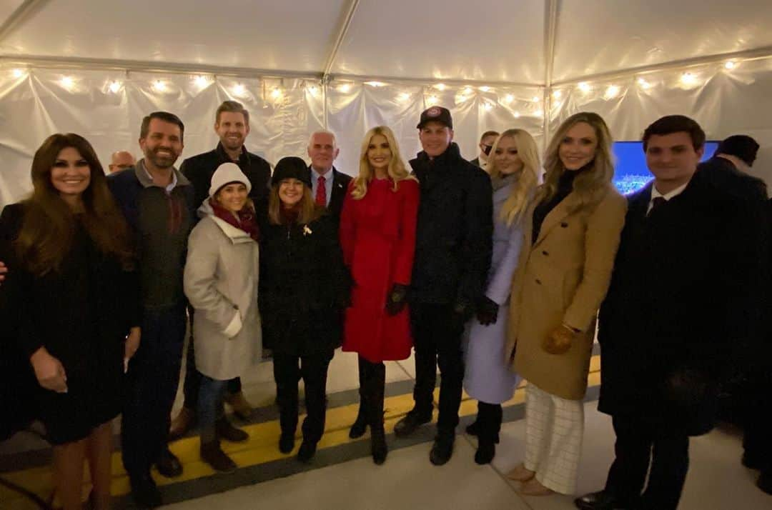 イヴァンカ・トランプさんのインスタグラム写真 - (イヴァンカ・トランプInstagram)「Last rally of the 2020 campaign last night in Michigan!  So proud of my whole family and the incredible campaign team! In recent months we’ve participated in hundreds of rallies across the nation. We left it all on the field fighting for YOU and the future of our great country! Today is the day, so please get out and vote! 🇺🇸🇺🇸🇺🇸 #election2020 #vote #vote2020」11月4日 0時38分 - ivankatrump