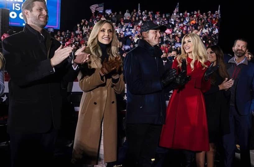 イヴァンカ・トランプのインスタグラム：「Last rally of the 2020 campaign last night in Michigan!  So proud of my whole family and the incredible campaign team! In recent months we’ve participated in hundreds of rallies across the nation. We left it all on the field fighting for YOU and the future of our great country! Today is the day, so please get out and vote! 🇺🇸🇺🇸🇺🇸 #election2020 #vote #vote2020」
