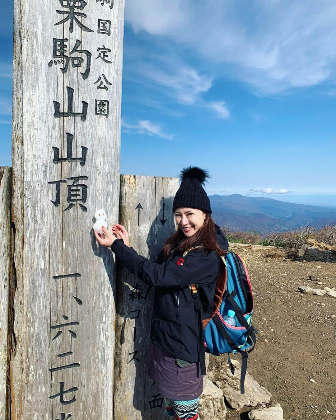 Yumiko Obaさんのインスタグラム写真 - (Yumiko ObaInstagram)「山登り🌅 登山用リュックは、かなーり前のものなんだけどこのALDIES🐍が可愛くて気に入ってます💚 * * 良い天気が続いてたのでヨシッ💪と暗いうちに出発🚗💨💨 山の紅葉はすっかり終わっていたけど、ここまで登らなければ見られない景色が見れた🌅 * * 最後の動画は膝がバカになってる帰り道の沢下り🎣😅 * * #sp #ニット帽 販売中です🧶 * * * * * ____________________________________________________💐 ❤︎stylepoint❤︎ 即納品、SALE品のみでご購入下さると 即日発送🔜🔜🔜🛒🛍📦🏠 * * 予約商品と一緒にご購入されますと、予約商品が揃ってからの発送になります⚠️⚠️⚠️ * * 別発送をご希望の場合はこちら💁‍♀️ ⬇️ ⬇️ info＠stylepoint.jp お気軽にお問い合わせください☺️💖 ____________________________________________________💐 #大人コーディネート #大人コーデ #大人女子 #大人ファッション #大人カジュアル #大人カジュアルコーデ #大人女子コーデ #ファッション #コーディネート #山登り #山登り初心者 #登山 #山頂 #山頂からの景色 ##トレッキング #ハイキング 登山ファッション #山ガール #レギンスコーデ #レギンス #ニット帽コーデ #リュック #リュック女子 #リュックコーデ #aldies #アールディーズ #リンネル   #セレクトショップ  https://stylepoint」11月4日 0時50分 - stylepoint_jp