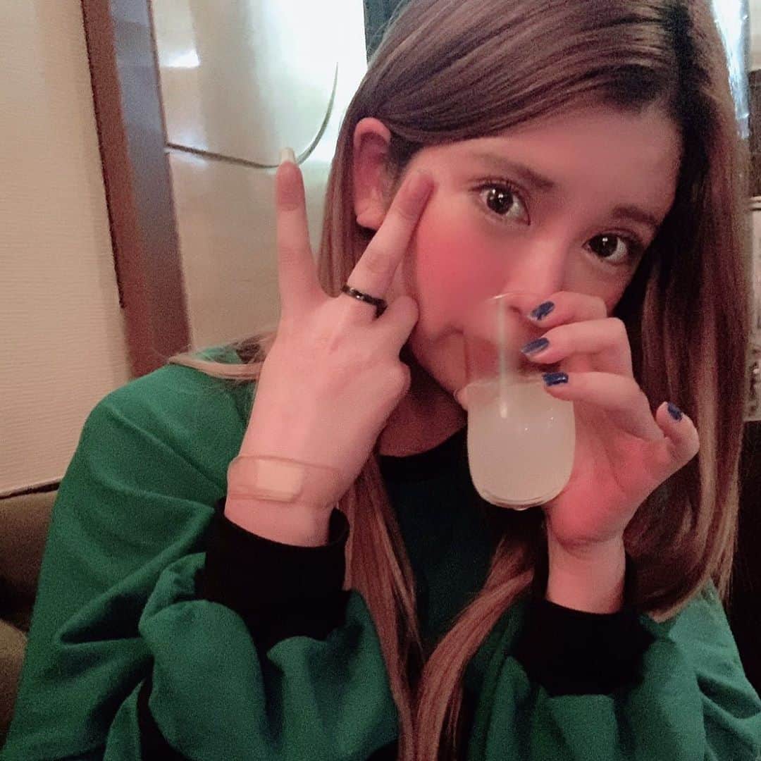 坂口杏里のインスタグラム：「出勤しました✨ メトロプラザビル2 3F bar SEA よろしくお願いします！  歌舞伎町2-14-8」