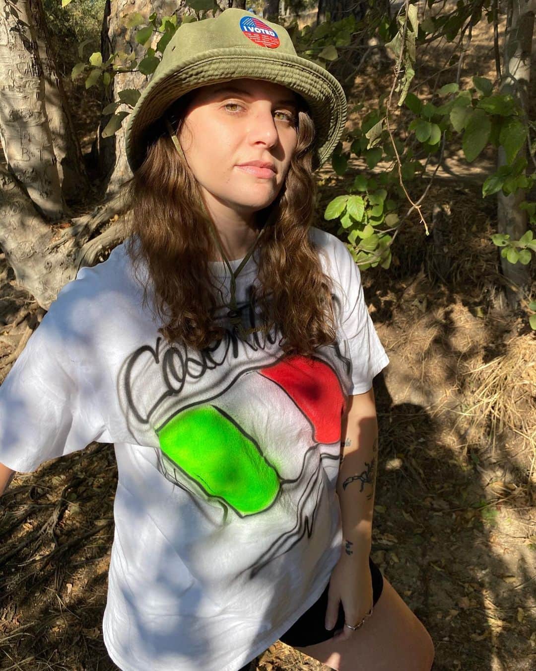 ベスト・コーストのインスタグラム：「today is my 34th birthday. it’s also, obviously, the election of the 46th president of the United States. ⁣⁣ ⁣⁣ whatever happens today and in the next few days, weeks, months and years to come - i am so grateful for another year of growth, especially the growth i’ve been able to accomplish over the last 4 years. i’m proud of the woman i have become and continue to become. and i’m so grateful to all of you who make me feel special and loved every day of the year 💕 ⁣⁣ ⁣⁣ sending you all big love today and reminding you one fucking last time - VOTE! 💙⁣✨🤞🏻🗳🙏🏻」