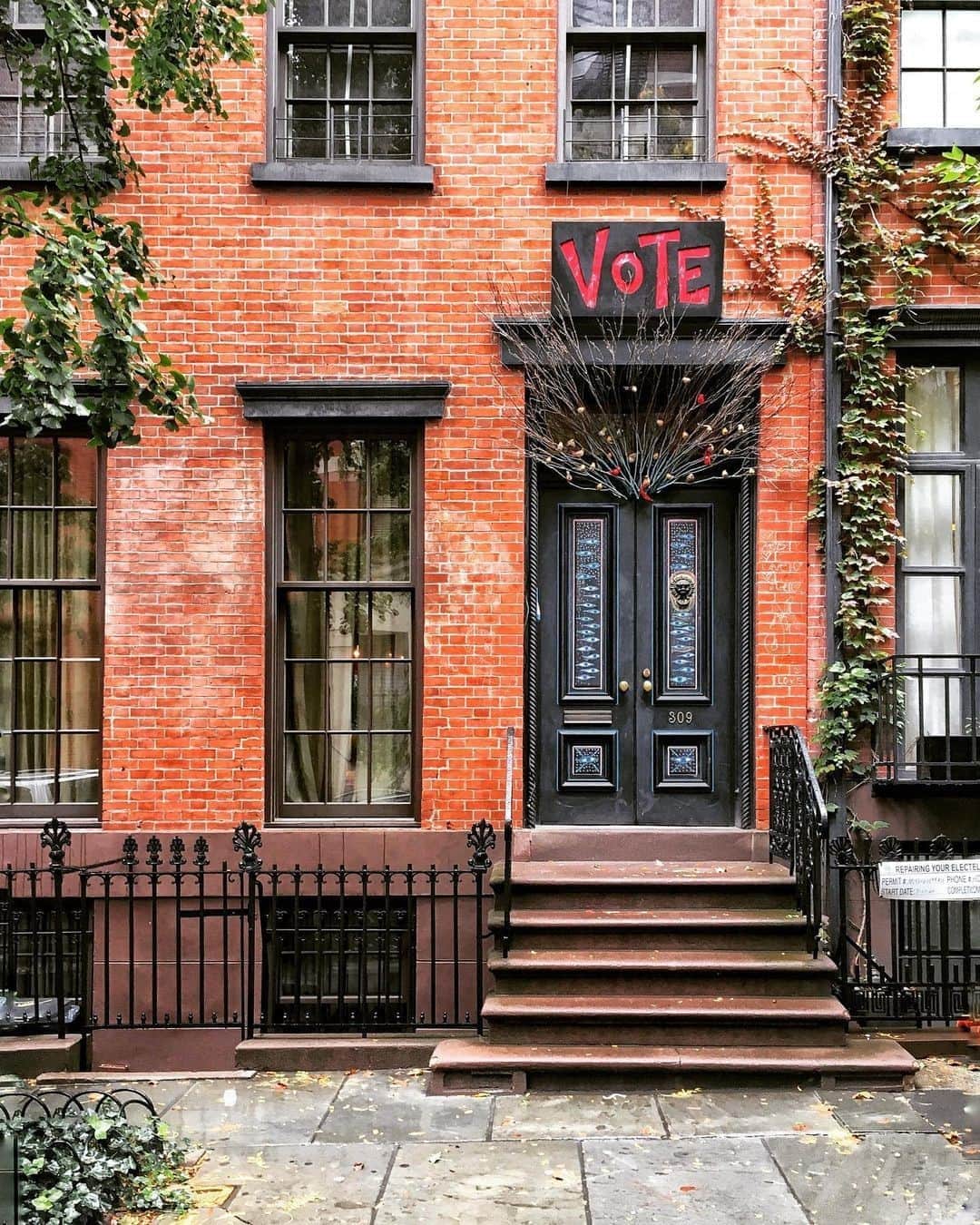 C.O. Bigelowさんのインスタグラム写真 - (C.O. BigelowInstagram)「Happy Election Day! 🗳️ This year one of our favorite doors in the West Village went for a simple but important message: VOTE! 📢 ⁠Your voice matters. ⁠ ⁠ 📷 @skaufman4050⁠」11月4日 1時03分 - cobigelow