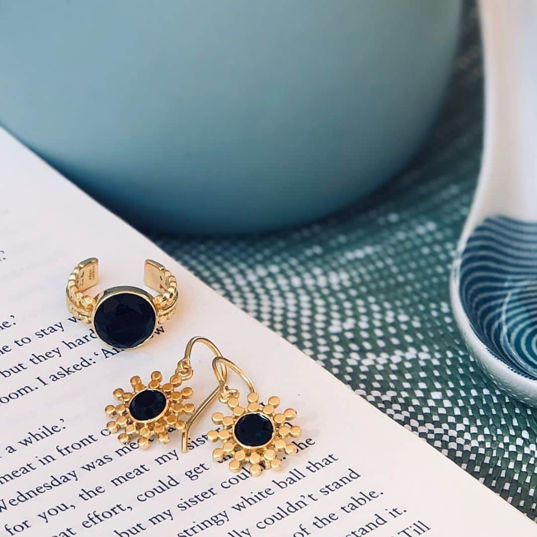 アズニさんのインスタグラム写真 - (アズニInstagram)「Newness. Etrusca collection now with black onyx. 🖤  #blackonyx #blackonyxjewellery #blackonyxring #balckonyxjewelry #gemstones #goodreads #azuni #etrusca」11月4日 1時04分 - azunilondon