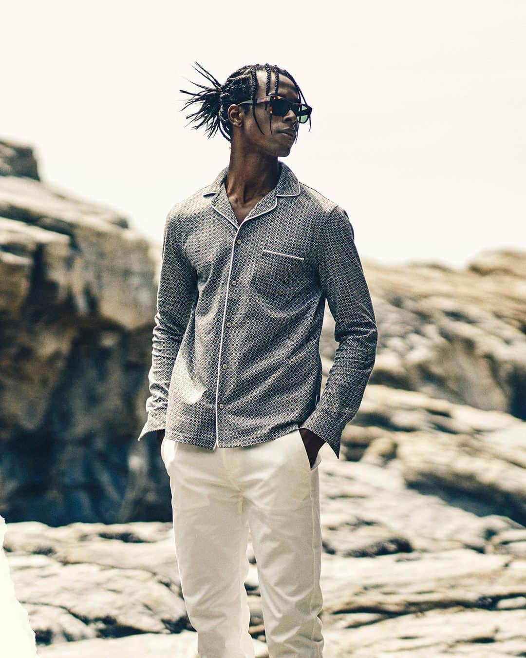 オールバーブラウンのインスタグラム：「The Playboy edit is a refined yet effortless resort wear offering with vintage influences. Take your pick of elegant cravat prints, luxe Merino knitwear and jacquard swim shorts to elevate your wardrobe. Shop now via the link in bio.  #DoseOfSun #OrlebarBrown #OBsAroundTheWorld」