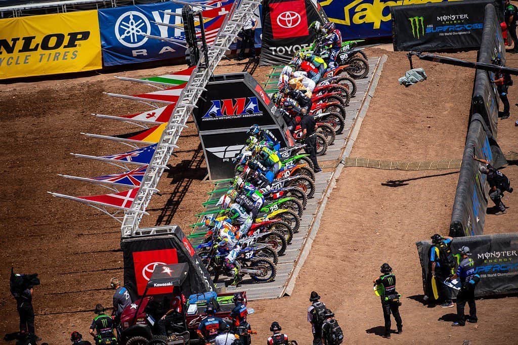 Racer X Onlineさんのインスタグラム写真 - (Racer X OnlineInstagram)「Last week, Dave Prater answered questions and provided more insight on the 2021 supercross schedule. Visit RacerXOnline.com to read some of the topics that were discussed in the call including fan attandance, TBA round possible locations, and more. 👉 Link in Bio」11月4日 1時37分 - racerxonline