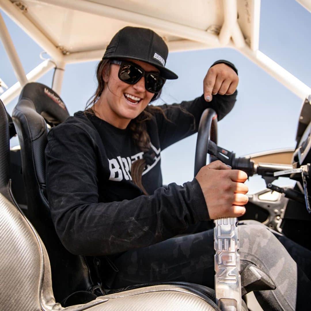 CarsWithoutLimitsさんのインスタグラム写真 - (CarsWithoutLimitsInstagram)「Check out @burnfuelco Racer inspired apparel founded by 17-time motocross Champion and Baja 1000 IronWoman, @sarapricemx」11月4日 1時39分 - carswithoutlimits
