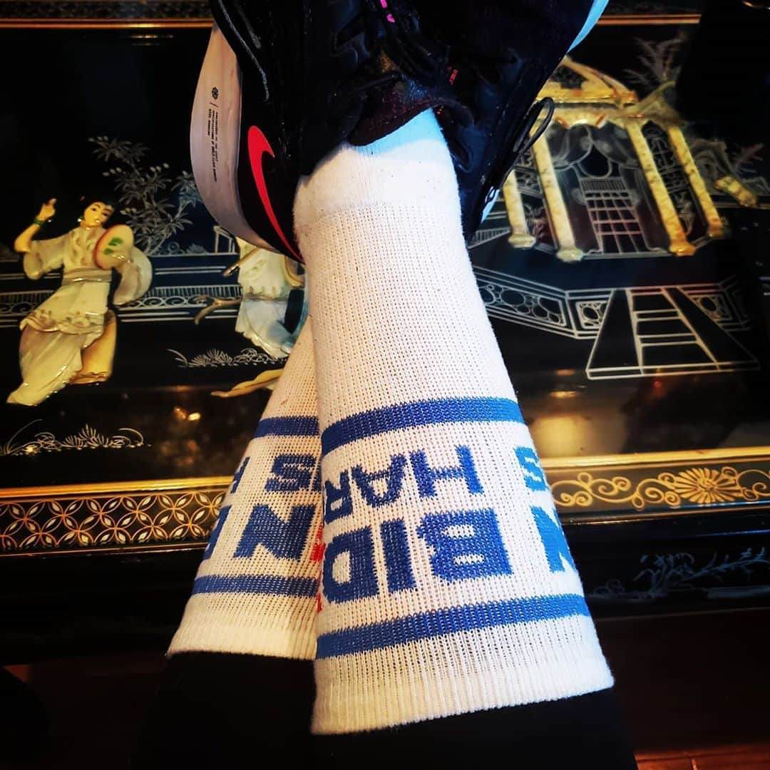 ガソリングラマーさんのインスタグラム写真 - (ガソリングラマーInstagram)「I'm ready I voted I have Fancy socks on let's do this @joebiden @kamalaharris #biden2020 #bidenharris2020 #voteblue2020 #bidenharris2020🇺🇸 #bidenharris2020✊🏾🇺🇸💙  #socks 🧦🧦🧦🧦🧦 @nike #nike @meena  @phenomenal  👊✊👊✊👊✊👊✊👊✊👊✊👊✊👊✊👊✊👊」11月4日 1時51分 - gasolineglamour