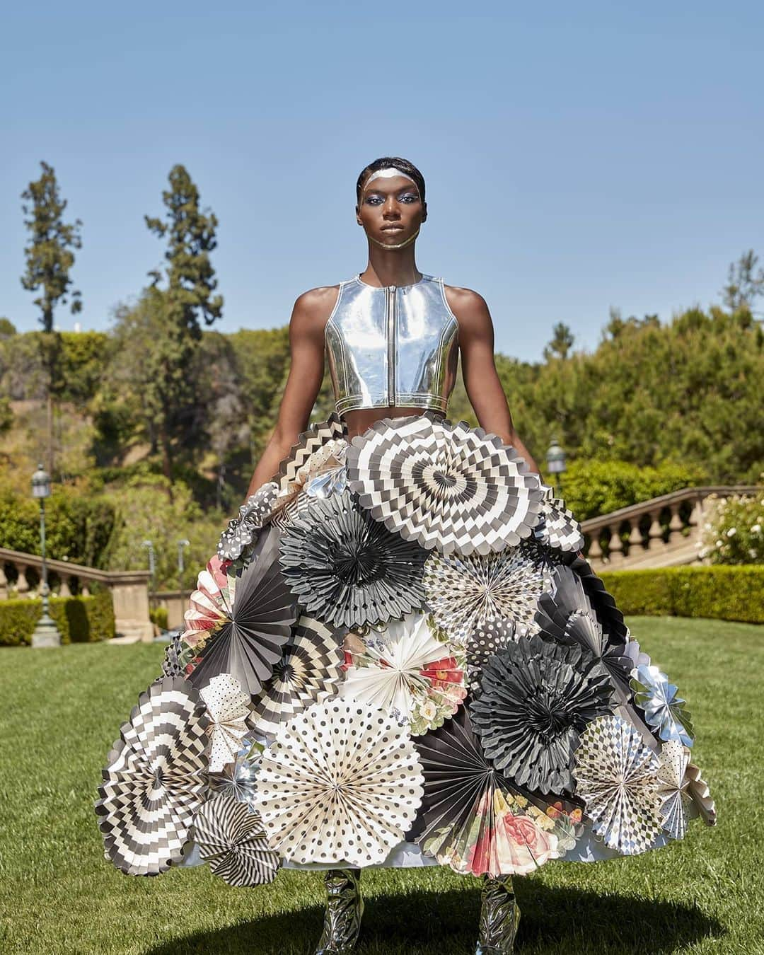 ガソリングラマーさんのインスタグラム写真 - (ガソリングラマーInstagram)「PRESS FLASHBACK @gasolineglamour X @antmvh1 AVANT GARDEN GARDEN PARTY #HOOPSKIRT #MADEBYME  style @nicolaformichetti @marta.del.rio #GASOLINEGLAMOUR  #rhinestones  #ART #FASHION #STYLE #OOAK #CUSTOM #EMPIRE #IDONTQUIT #OFTENIMITATEDNEVERDUPLICATED #BURYYOURDOUBTS #WOMAN #TRYME #FIGHTER #THEONLYLAWISSURVIVAL PLAYFORBLOOD #LOVERULES #THISISFORTHEWOMENWHODONTGIVEAFUCK #IDONTMESSAROUNDNEITHERSHOULDYOU #POWER #ITSNOTBRAGGINGIFYOUCANBACKITUP #antm #garden #avantegarden #GARDENPARTY」11月4日 1時48分 - gasolineglamour