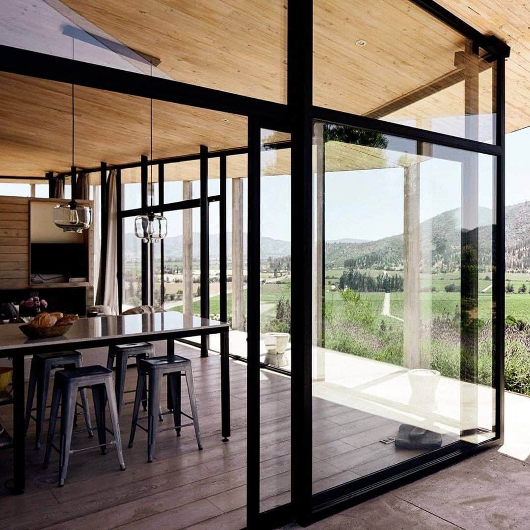 Architecture - Housesさんのインスタグラム写真 - (Architecture - HousesInstagram)「⁣ 𝗔𝗻𝗴𝘂𝗹𝗮𝗿 𝗵𝗼𝘂𝘀𝗲 in Chile.⁣ What do you think about this wonderful design?⁣ Swipe left to discover it.⁣ Tag an #architecture lover 💙⁣ ___⁣ 📐@alvanoyriquelme⁣ 📷 Cristóbal Palma⁣ 📍Chile⁣ #archidesignhome⁣ ___⁣ #architectural #architecture #design #architect #architecturephotography #architecturelovers #interiordesign #archilovers #arquitectura #architecturedesign #art #architects #archdaily #building #arch #architectureporn #architecturestudent #arquitetura ⁣」11月4日 1時50分 - _archidesignhome_