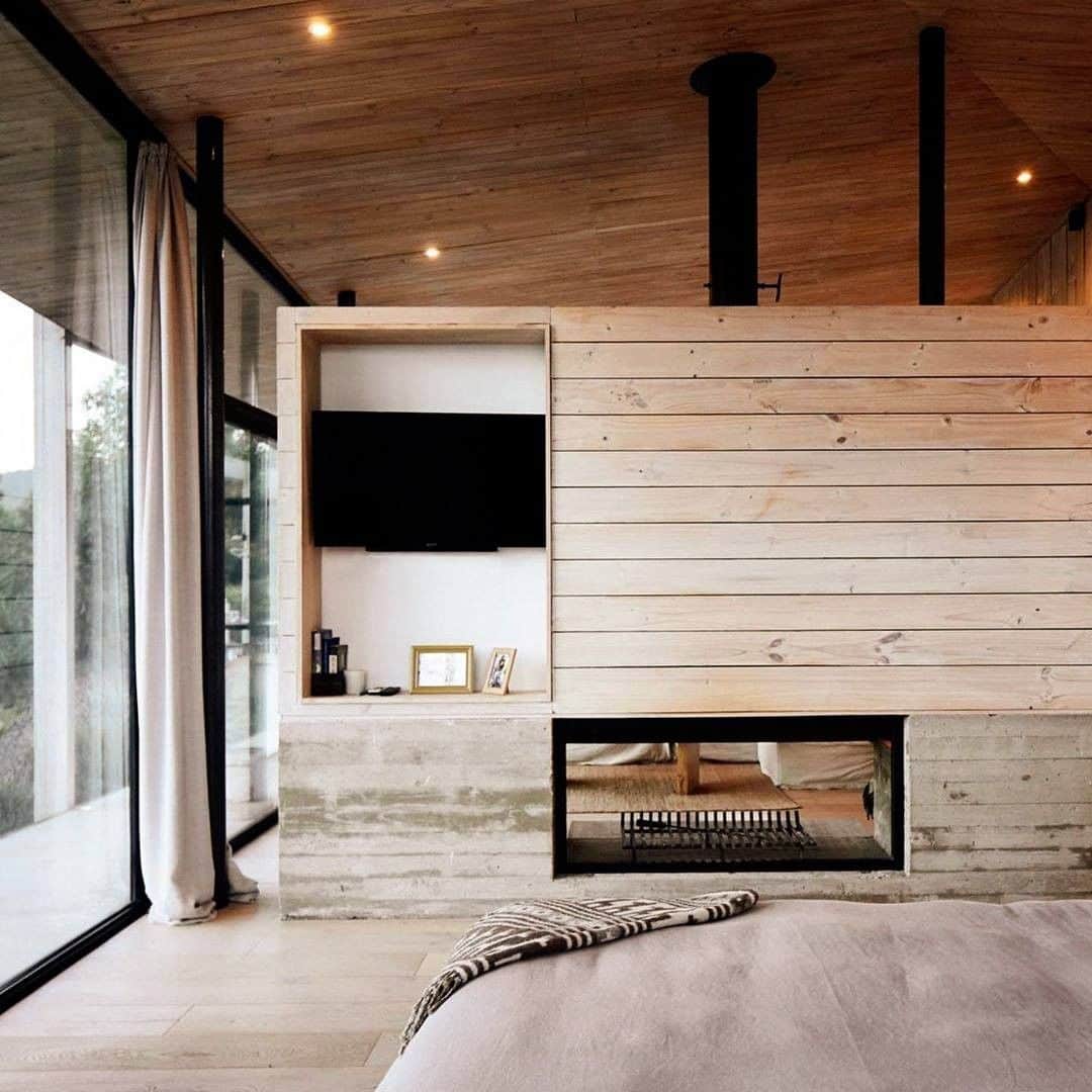 Architecture - Housesさんのインスタグラム写真 - (Architecture - HousesInstagram)「⁣ 𝗔𝗻𝗴𝘂𝗹𝗮𝗿 𝗵𝗼𝘂𝘀𝗲 in Chile.⁣ What do you think about this wonderful design?⁣ Swipe left to discover it.⁣ Tag an #architecture lover 💙⁣ ___⁣ 📐@alvanoyriquelme⁣ 📷 Cristóbal Palma⁣ 📍Chile⁣ #archidesignhome⁣ ___⁣ #architectural #architecture #design #architect #architecturephotography #architecturelovers #interiordesign #archilovers #arquitectura #architecturedesign #art #architects #archdaily #building #arch #architectureporn #architecturestudent #arquitetura ⁣」11月4日 1時50分 - _archidesignhome_