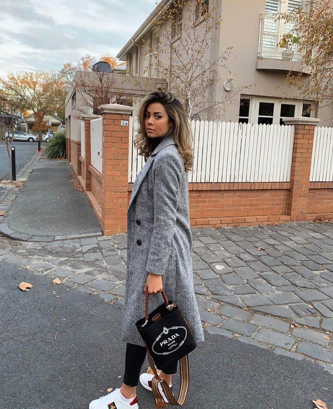 クーカイのインスタグラム：「Le manteau York, élégance et style au rendez-vous.  #coat #fashion #newco #kookai」