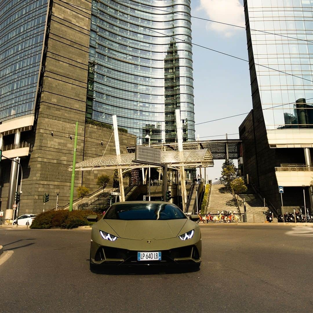 ランボルギーニさんのインスタグラム写真 - (ランボルギーニInstagram)「This Lamborghini #HuracanEVO is a work of art and the multifaceted region of Lombardia is its perfect setting. Together with @vincenzo_grillo we will take you to the discovery of wonderful spots  in the new chapter of With Italy, For Italy.  #Lamborghini #EveryDayAmplified #WithItalyForItaly #Lombardia」11月4日 2時00分 - lamborghini