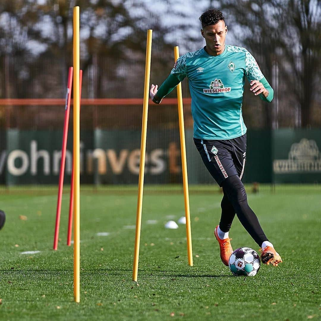 ダヴィー・ゼルケさんのインスタグラム写真 - (ダヴィー・ゼルケInstagram)「⚽️💚 @werderbremen @andreasgumz」11月4日 1時56分 - davieselke