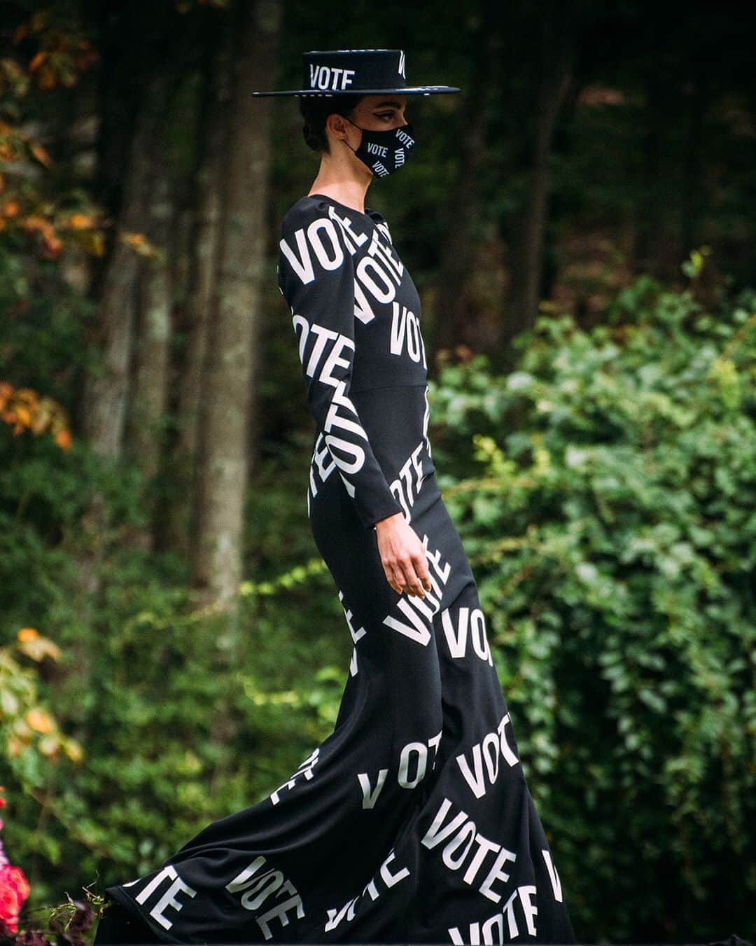 Fashion Weekのインスタグラム：「The only outfit that matters, always. ✌️ At @csiriano's #NYFW September 2020 show, photo by @smallgirlbiglens.⁠⠀ ⁠⠀ PSA: There's still time to cast your vote this U.S. Election Day! Visit @fashionourfuture2020 for resources to make your voting plan before the polls close.⁠」