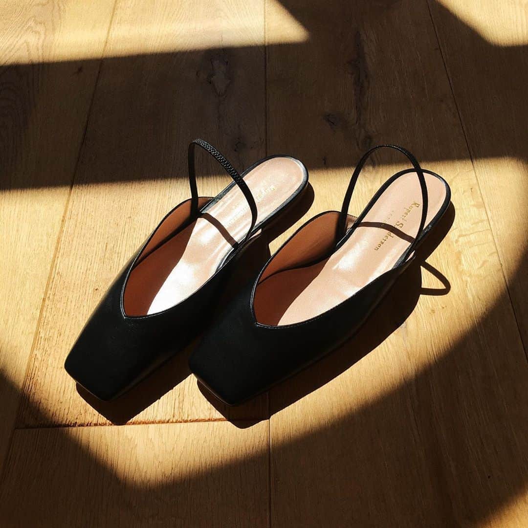 ルパートサンダーソンのインスタグラム：「Slip-On Shoes I Ios in Black Calf I #FlatShoes #ComfyShoes #SquareToe #Slingbacks #RupertSanderson」