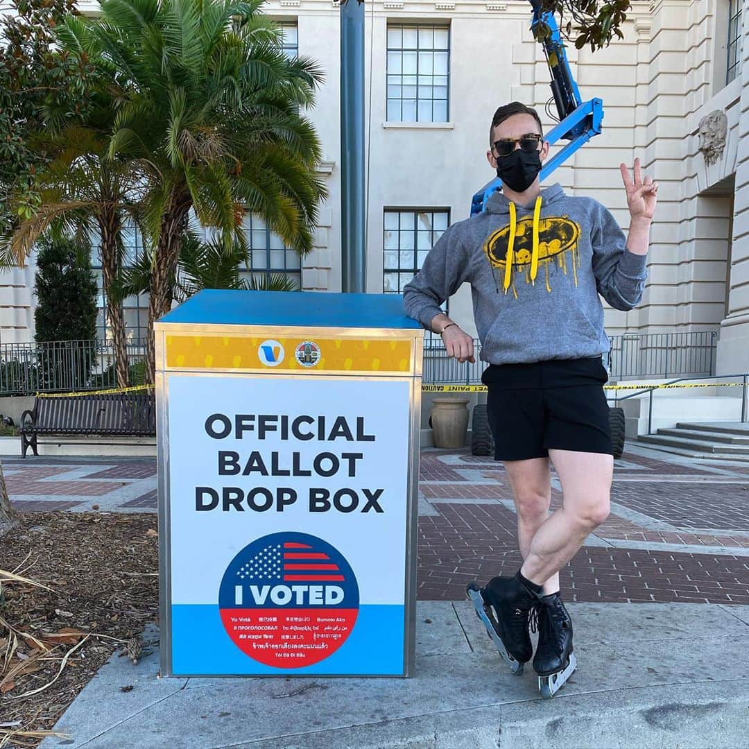 アダム・リッポンのインスタグラム：「Today is the day. I’m ready. Get out and vote. #BidenHarris2020」