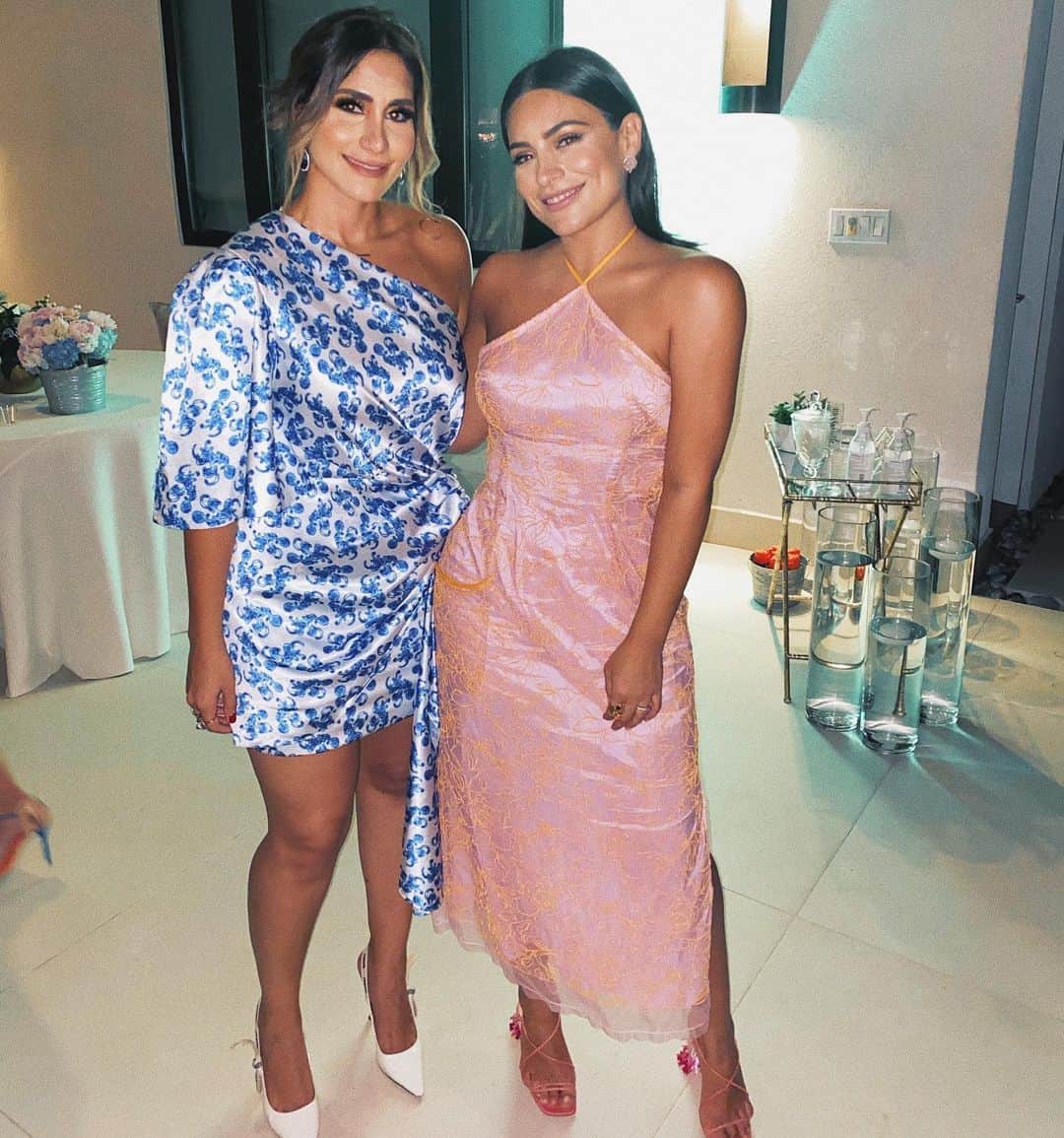 Ana Brenda Contrerasのインスタグラム：「Hoy cumple años mi bebé, mi gor, mi bestie,mi coma y mi hermana 💞 que la vida nos siga dando de todo pero juntas 💘 te amo @danielamelhem」