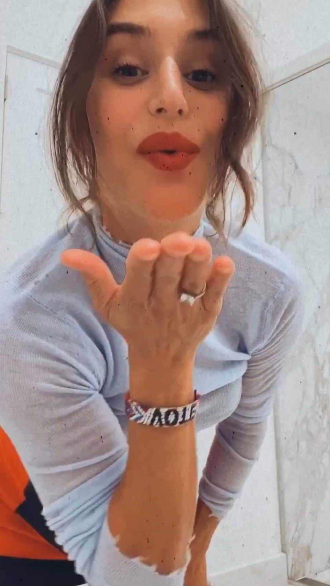 ダニジョーのインスタグラム：「Rocking the VOTE and baby BUMP 🗳 Get out and vote for the next generation 🤍 @danielleasnyder and #BabyZ in the VOTE bracelet and Hazel Blue Turtleneck 🛒」