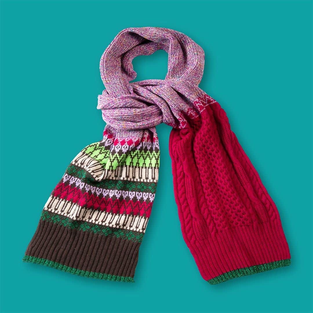 オイリリーさんのインスタグラム写真 - (オイリリーInstagram)「This @oililywomen scarf seems to never end, which is just perfect for those especially cold days. It's not just a knitted lilac scarf, we used all kinds of patterns and knitting techniques as well as colours and glitter to make the most out of it. Which side do you prefer to show off first?⁠ ⁠ #oilily #oililyworld #FW20⁠ #fall #winter #womenswear #kidswear #printonprint #oililyandme」11月4日 2時40分 - oililyworld