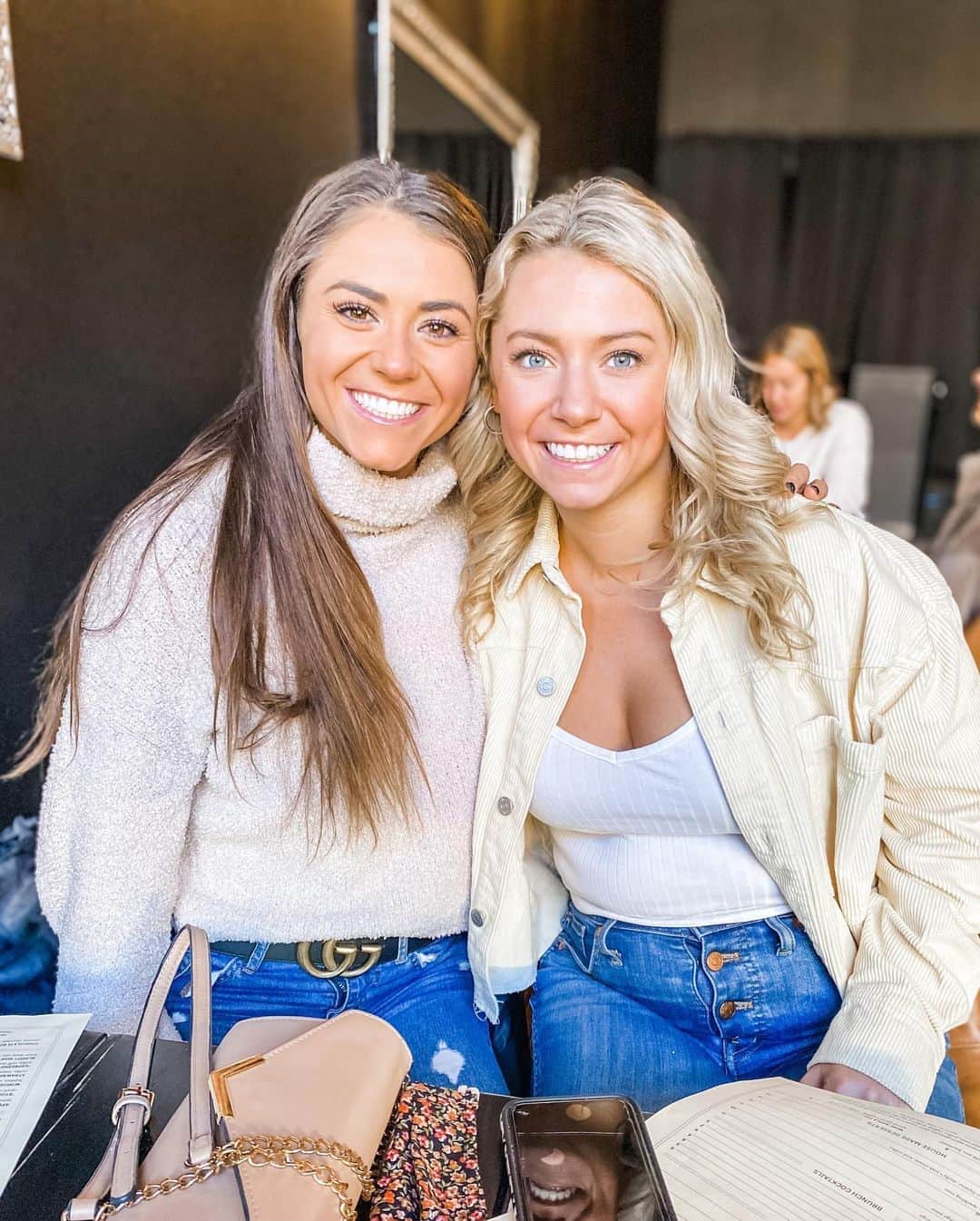 キャシディ・クックのインスタグラム：「Spent a whole weekend with Marissa and she didn’t draw the Olympic Rings on her wrist once... 2020 just keeps getting weirder and weirder 🤨」