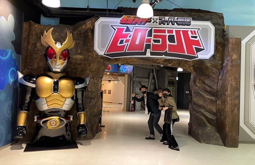 香衣さんのインスタグラム写真 - (香衣Instagram)「ヒーローの疲労披露  色んなものをみて 色々感じます。 そりゃそうよね。  私も感じさせる側に なれれば。  常に面白いことを 独自のやり方で挑んでる人が好き。  #ヒーロー#特撮 #entertainment #art#エンターテイメント #京都#仮面ライダー #ウルトラマン#ゴジラ #レンジャー#レッド#プリキュア #特撮ヒーロー#特撮映画 #映画村#東映#東映特撮 #ヒーローランド#歴史 #映画#東映太秦映画村  #movie#hero」11月4日 2時45分 - kaicai