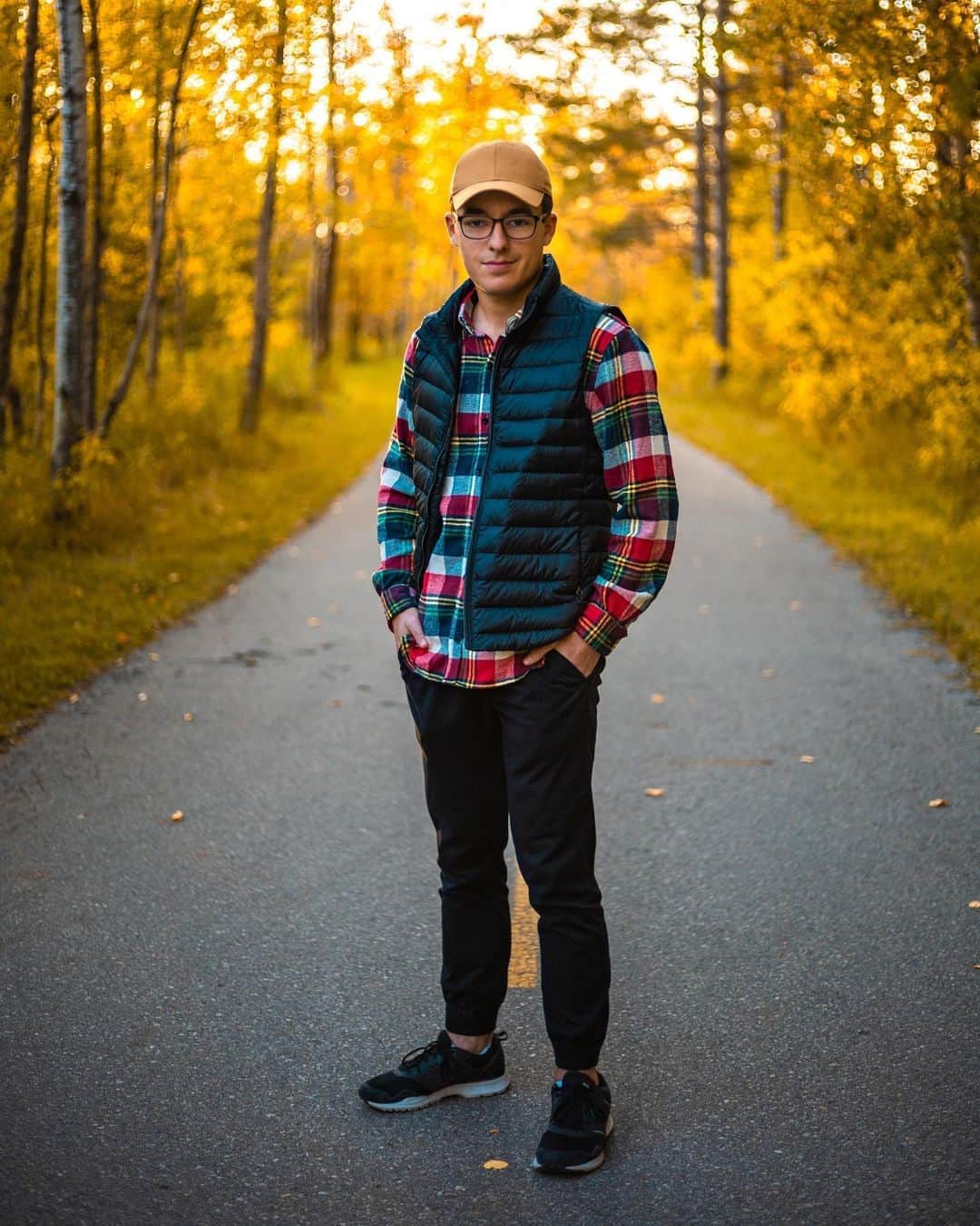 Explore Canadaさんのインスタグラム写真 - (Explore CanadaInstagram)「Hi! My name is Anthony Urso (@anthony_urso) Winnipeg born photographer & explorer, here is my story about how photography helped me fall in love with my city and place that I call home! ⁠⠀ ⁠⠀ I was born in the prairie city of Winnipeg. Manitoba's landscape is about as flat as it gets. Like some in my city, I dreamed of being elsewhere in Canada. I would often say how one day I wanted to leave and move elsewhere, then came along my passion for photography. The job of a photographer is to showcase a subject in its best light. In my case my subject was Winnipeg. As my new passion for photography grew, my task of showing winnipeg in its best light grew too. Soon I was completely obsessed with photography. What started as taking snapshots on my iphone turned into my new passion and career. The act of trying to make something look good, to showcase it in an appealing way was very eye opening for me. After countless hours, days, weeks, and now years of exploring Winnipeg and Manitoba I was able to find the true beauty that might not be seen at a quick glance. Though we don't have mountains, Manitoba has some amazing qualities. ⁠⠀ ⁠⠀ You may see me call Winnipeg the “sunset city” in my posts, this is for good reason. Manitoba's flatness lends itself to some of the best sunsets in the world. Winnipeg consistently has the absolute best sunsets and sunrises that you could ever ask for. We also have amazing architecture in our heritage areas of the city like the Exchange District that you will often see me showcase in my images. I can't forget to mention the thousands of lakes that Manitoba has for you to explore. I am now unbelievably grateful to call Winnipeg home. I have made it my mission to showcase its beauty to its residents and the world through my Images. ⁠⠀ ⁠⠀ Whether you live In the towering mountains, near the vast seas, or the gorgeous prairies, I urge you Canada to get out and explore your backyards, the places you call home! I promise you that you'll be happy with what you find!⁠ #ForGlowingHearts #CanadaNice⁠⠀ ⁠⠀ 📷: @anthony_urso⁠⠀ 📍: @tourismwinnipeg, @travelmanitoba⁠⠀ ⁠⠀ #OnlyInThePeg #ExploreMB⁠⠀」11月4日 2時50分 - explorecanada