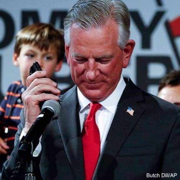 ABC Newsさんのインスタグラム写真 - (ABC NewsInstagram)「Republican Tommy Tuberville receives a call from Vice Pres. Mike Pence congratulating him on winning the Senate race during his victory speech in Montgomery, Alabama.」11月4日 13時44分 - abcnews