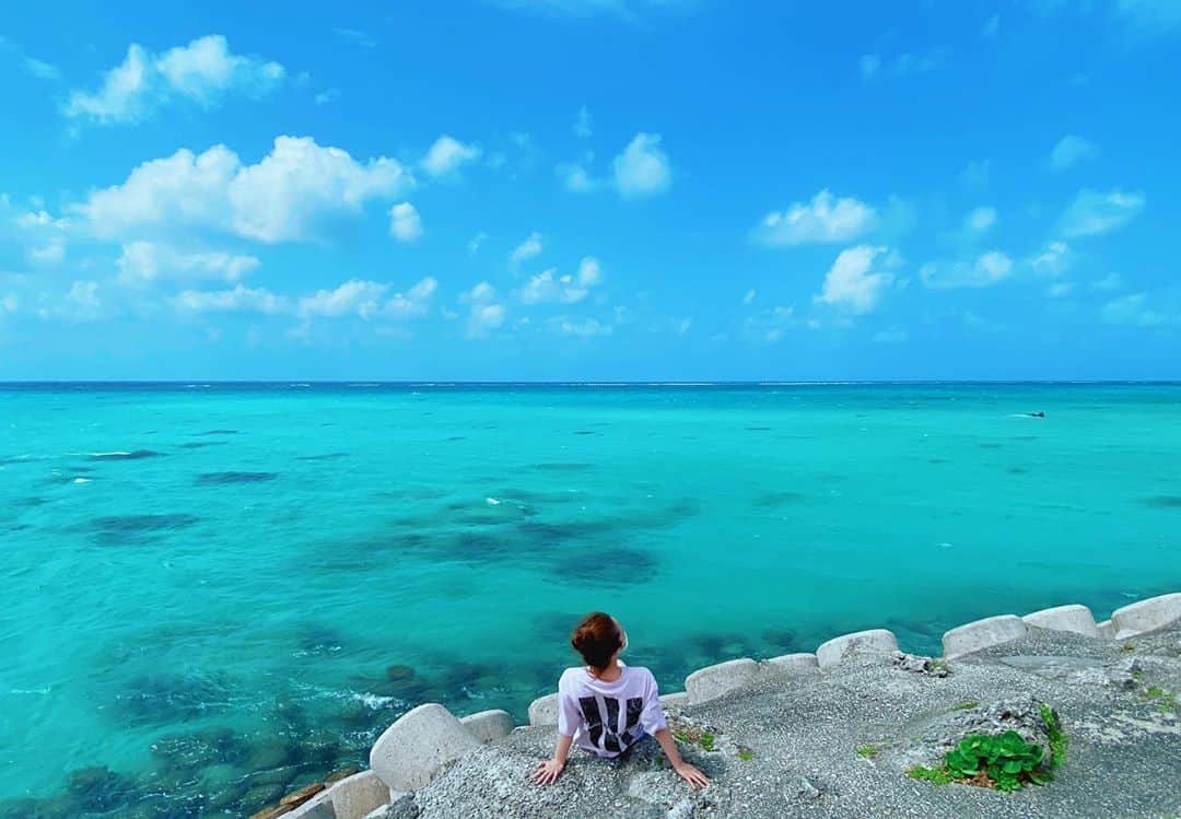 相知明日香さんのインスタグラム写真 - (相知明日香Instagram)「🤍 . 遠足前の子供みたいに眠れなかったなぁ👱🏼‍♀️💫 今日はレコーディング！🎙 気合い爆発系で行ってきます🤯❣️ . I'M READYYYYYY🎻🔥🔥🔥 . みなさまも素敵な１日をね🌞🧡 . . #心にはいつも青い海🌴 #旅するヴァイオリニストin沖縄 #Okinawa#Japan#Violinist#Artist#Traveler#happy#Travel#beautiful#相知明日香#旅するヴァイオリニスト#日本#ヴァイオリニスト#旅#旅行#沖縄#宮古島#伊良部島#宮古ブルー#絶景ポイント#沖縄#17END#17エンド#下地島」11月4日 12時20分 - asukalohappy
