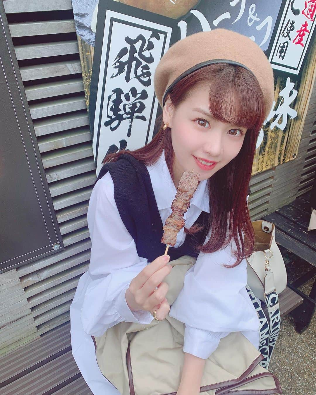 下間花梨さんのインスタグラム写真 - (下間花梨Instagram)「犬山城下町お肉系シリーズ🍖 最後は動画だよー #犬山#犬山城下町 #犬山城下町食べ歩き」11月4日 12時15分 - karinrin0314