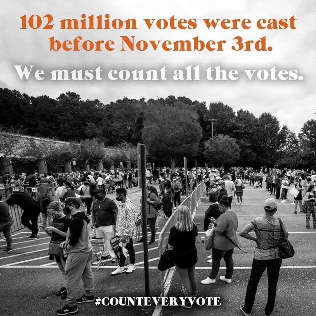 レオナルド・ディカプリオさんのインスタグラム写真 - (レオナルド・ディカプリオInstagram)「Every American counts. Count every vote. #CountEveryVote」11月4日 12時26分 - leonardodicaprio