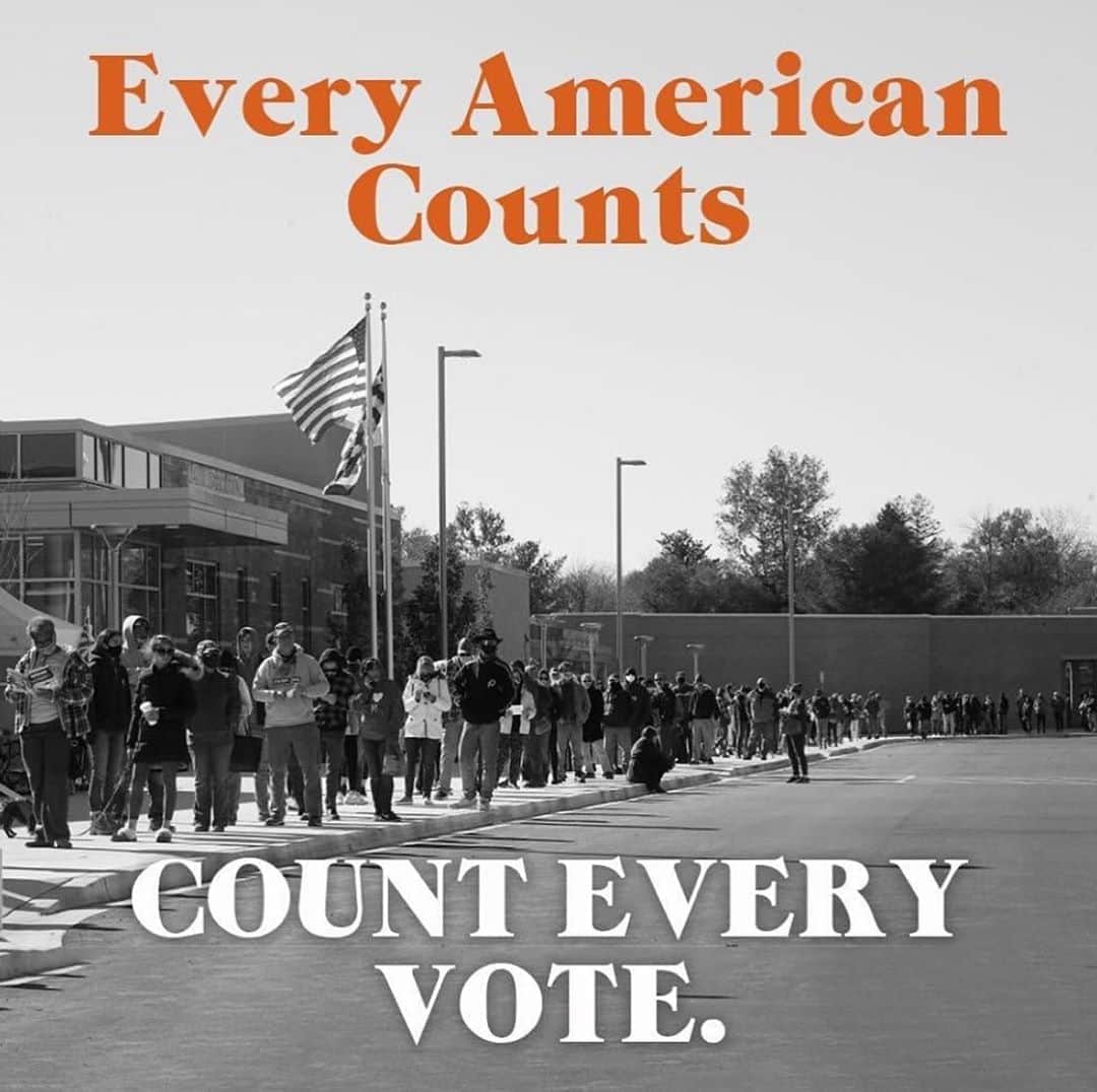 ジェームズ・コーデンさんのインスタグラム写真 - (ジェームズ・コーデンInstagram)「Every American counts. #CountEveryVote」11月4日 12時43分 - j_corden