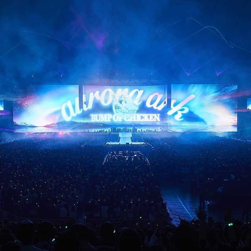 BUMP OF CHICKENのインスタグラム：「「BUMP OF CHICKEN TOUR 2019 aurora ark TOKYO DOME」のNetflixでの配信もスタートしました！https://www.netflix.com/title/81252789?s=i&trkid=13747225 #auroraark」