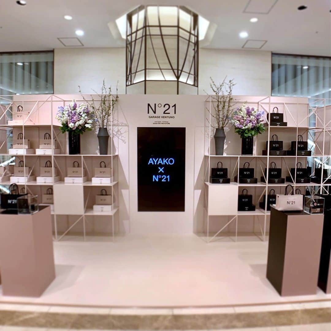 HANKYU.MODEさんのインスタグラム写真 - (HANKYU.MODEInstagram)「“GOOD FOR THE FUTURE”GARAGE VENTUNO Until 11/10 At 1F Cotocoto Stage11 11/11- At 3F Event Space1 詳しくはプロフィールURLをチェック！  #Hankyu #HANKYUMODE #umedahankyu #阪急うめだ本店 #うめだ阪急 #阪急百貨店 #osaka #umeda #mode#コスメ #化粧品 #パラベンフリー #ノンアニマルテスト #サスティナブル #goodforthefuture #グッドフォーザフューチャー #GarageVentuno #N21Beauty #AyakoxN21 #24BottlesxN21 #N21EnergyBar #N21 #numeroventuno #alessandrodellaqua #ヌメロヴェントゥーノ #AYAKO」11月4日 12時49分 - hankyumode