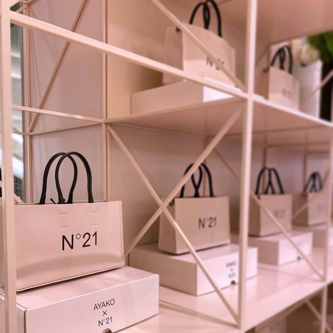 HANKYU.MODEさんのインスタグラム写真 - (HANKYU.MODEInstagram)「“GOOD FOR THE FUTURE”GARAGE VENTUNO Until 11/10 At 1F Cotocoto Stage11 11/11- At 3F Event Space1 詳しくはプロフィールURLをチェック！  #Hankyu #HANKYUMODE #umedahankyu #阪急うめだ本店 #うめだ阪急 #阪急百貨店 #osaka #umeda #mode#コスメ #化粧品 #パラベンフリー #ノンアニマルテスト #サスティナブル #goodforthefuture #グッドフォーザフューチャー #GarageVentuno #N21Beauty #AyakoxN21 #24BottlesxN21 #N21EnergyBar #N21 #numeroventuno #alessandrodellaqua #ヌメロヴェントゥーノ #AYAKO」11月4日 12時49分 - hankyumode