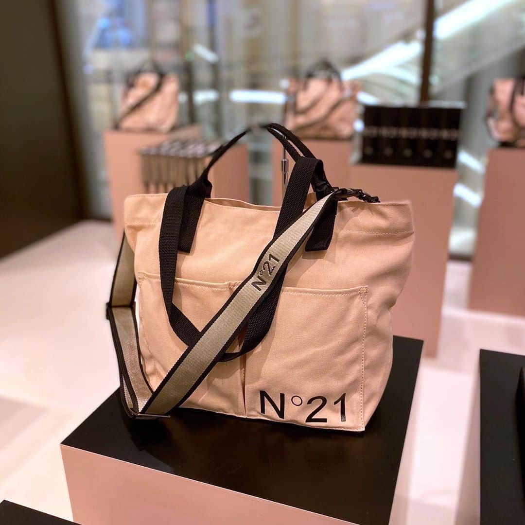 HANKYU.MODEさんのインスタグラム写真 - (HANKYU.MODEInstagram)「“GOOD FOR THE FUTURE”GARAGE VENTUNO Until 11/10 At 1F Cotocoto Stage11 11/11- At 3F Event Space1 詳しくはプロフィールURLをチェック！  #Hankyu #HANKYUMODE #umedahankyu #阪急うめだ本店 #うめだ阪急 #阪急百貨店 #osaka #umeda #mode#コスメ #化粧品 #パラベンフリー #ノンアニマルテスト #サスティナブル #goodforthefuture #グッドフォーザフューチャー #GarageVentuno #N21Beauty #AyakoxN21 #24BottlesxN21 #N21EnergyBar #N21 #numeroventuno #alessandrodellaqua #ヌメロヴェントゥーノ #AYAKO」11月4日 12時49分 - hankyumode