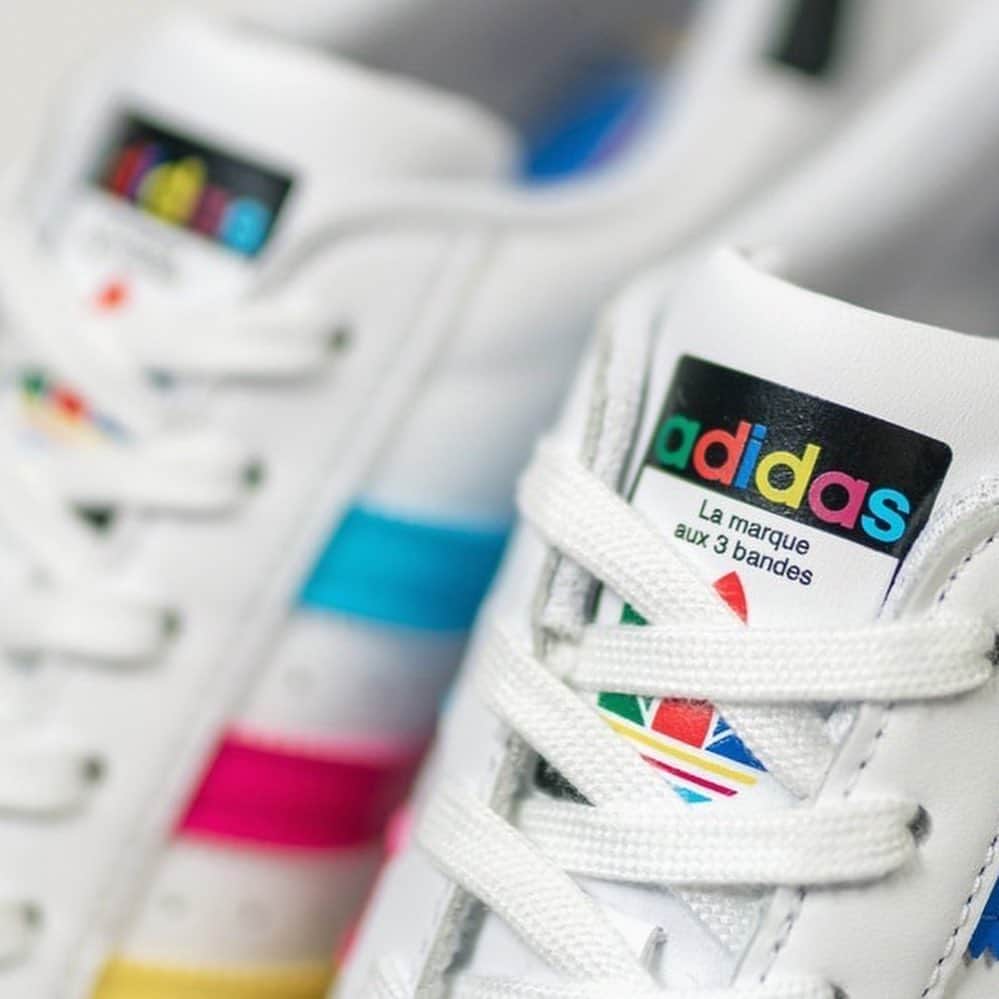 STYLERUNNERさんのインスタグラム写真 - (STYLERUNNERInstagram)「Walk with pride and harmony in the adidas Original Superstars. 🌈Celebrating inclusivity, the 3D Trefoil shows off six colours that combine to create every colour we see in the world, a representation of the beauty and power of togetherness. #stylerunner #adidassuperstar」11月4日 13時04分 - stylerunner