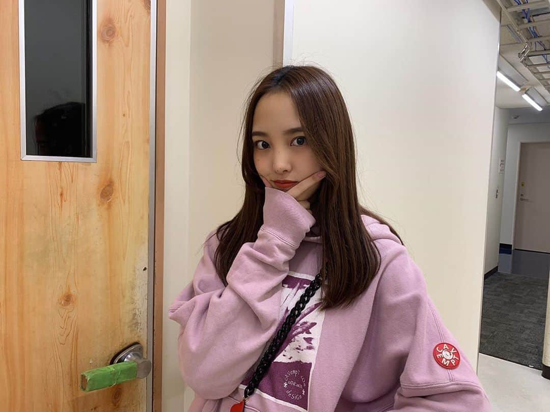 飯窪春菜のインスタグラム：「気付いたらあっという間に11月だしそりゃお気に入りのパーカーも出してくるよね✌︎」