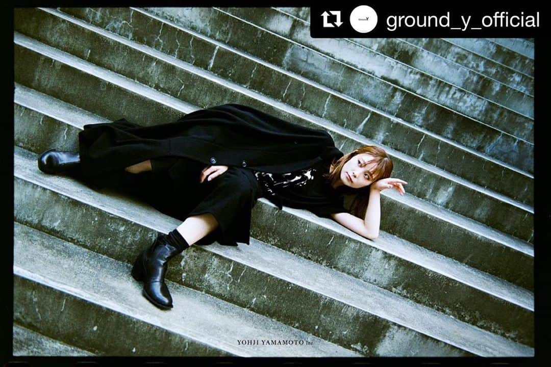 SCANDALさんのインスタグラム写真 - (SCANDALInstagram)「photo by @shun_komiyama  #Repost @ground_y_official ・・・ Ground Y ☓ SCANDAL Collection “Message“  RINA：Your life is yours  あなたの人生はあなたのもの  私たちが活動する上での大切なアイデンティティである「女性」を象徴したデザインに、いつの時代もそれぞれが自分らしく生きられるようにと願いを込めたメッセージを添えました。  11/5(Thu)12:00〜release  https://theshopyohjiyamamoto.jp/shop/c/c20/  直営店舗・公式WEB STORE 「THE SHOP YOHJI YAMAMOTO」同時公開  #groundy #yohjiyamamoto #scandalband #scandalrina #グラウンドワイ #ヨウジヤマモト #山本耀司 #スキャンダル #y3」11月4日 13時02分 - scandal_band_official