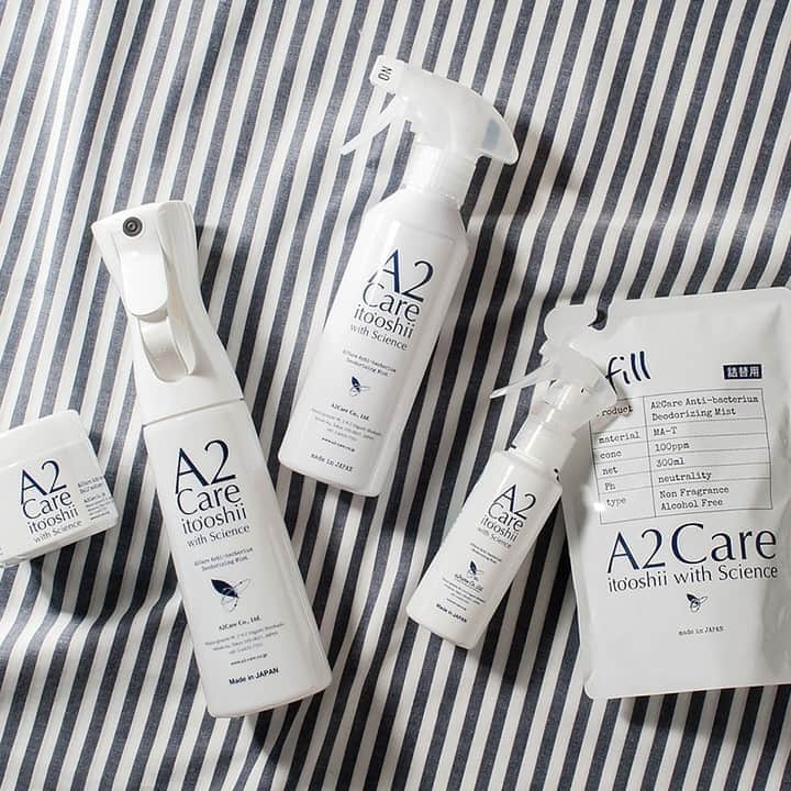のインスタグラム：「. ウイルスを99.99％除去！気になる臭いまで消し去るスプレー「A2Care／エーツーケア」。 アルコールや塩素系ではない、無色・無臭で安全な除菌・消臭剤。最大の特徴は、水と同じくらい低刺激だということ。肌に触れたり、口に入ってしまったときの安全性も実証済み。この時期気になる、マスクの除菌・消臭にも使えるのは嬉しいですね！ 今ならボトルから詰替え用まで揃っています。 . . ▼詳細はプロフィールのリンクからご覧いただけます。 → @freedesign_jp . 【取扱店舗】 #フリーデザインオンラインショップ #フリーデザイン吉祥寺店 では一部お取扱いのないものがございます。 . #A2care #エーツーケア #除菌 #消臭 #低刺激 #マスク #ana #ウイルス対策 #freedesign #フリーデザイン #吉祥寺 #kichijoji #ライフスタイルショップ #シンプルライフ #丁寧な暮らし #暮らしを整える」