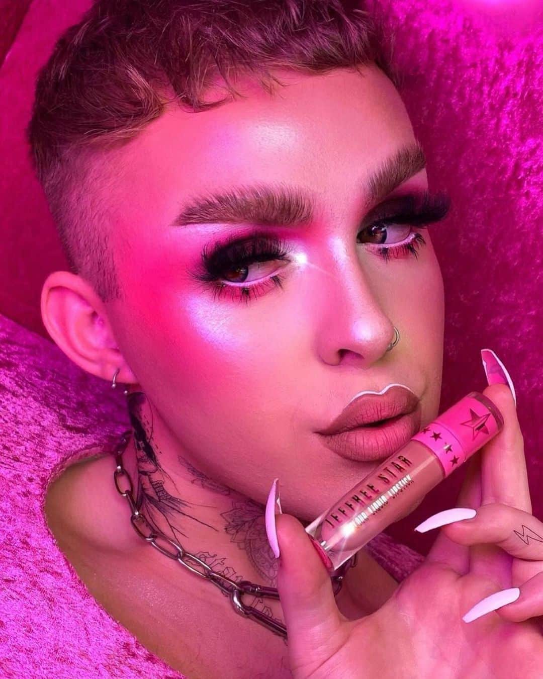 Jeffree Star Cosmeticsさんのインスタグラム写真 - (Jeffree Star CosmeticsInstagram)「Pink Perfection 💕 @leebcmua created this absolutely sickening look using our #bloodsugarpalette & #velourliquidlipstick in the shade Mannequin 🎀   #jeffreestarcosmetics」11月4日 13時11分 - jeffreestarcosmetics