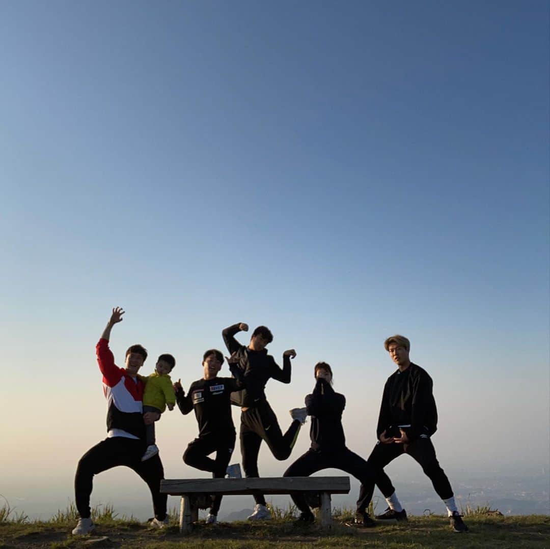オ・ジェソクさんのインスタグラム写真 - (オ・ジェソクInstagram)「2020년 5월 1일! 영권이랑 제수씨 중심으로 똘똘 뭉쳐 코로나를 이겨냈던 5월의  감바오사카 코리안패밀리! 산행만으로도 충분히 행복했었다! - - ヨングォンの家族中心でコロナを乗り越えてた5月のガンバ大阪のコリアンファミリー笑 山登るだけでも幸せだったな。」11月4日 13時22分 - jaesuk_oh
