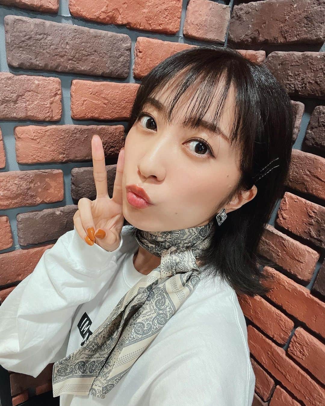 瀬口かなのインスタグラム：「﻿ ﻿ 10th Kanniversary Online Event "SEGUFAMI"﻿ ﻿ 昨日は初めてのオンラインイベントでした💐﻿ ﻿ 一部二部と、ありがとうございました！﻿ ﻿ ﻿ デビューからあっという間の10年、﻿ こうやってイベントが開催できて沢山の方にお祝いしていただいて本当に頑張ってきてよかったなって思いました☺️💓﻿ ﻿ ﻿ これからどんな人生が待ち受けているのかワクワクです！﻿ ﻿ 共に生きていきましょう🕊(本当にダレ笑)﻿ ﻿ ﻿ ﻿ 衣装はグッズのロンT着用✨﻿ ﻿ そしてグッズ通販ですが、本日21時からまた再販が決定しました！🎉🎉🎉﻿ ﻿ 数が限られていますので是非お早めにゲットしてくださいね🎁﻿ ﻿ ﻿ ﻿ ﻿ #せぐファミ」